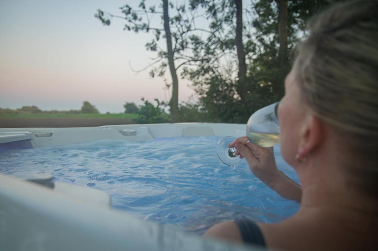 Liebevoll Hinterm Deich - Ferienwohnungen Lehe  Esterno foto